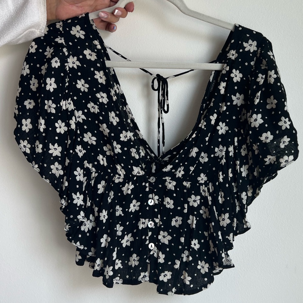🖤🖤Flowy floral crop top
